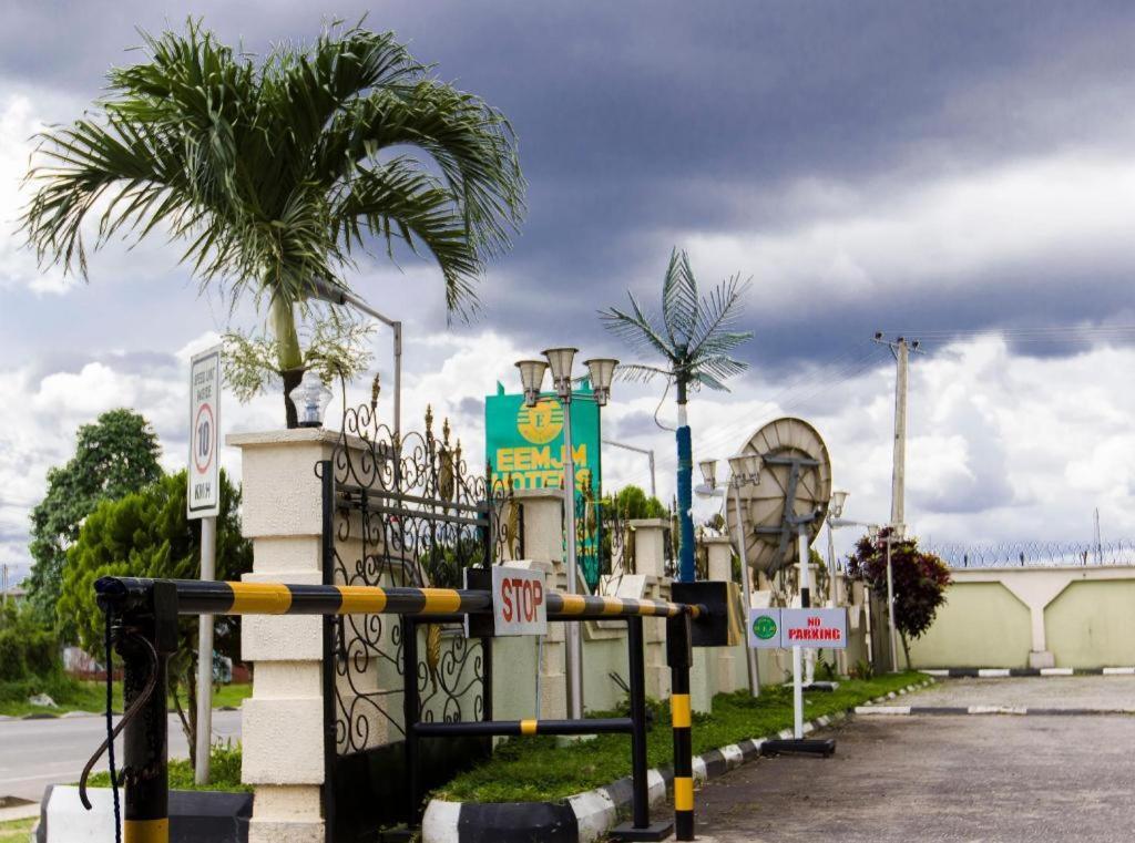 Eemjm Hotels And Suites Limited Uyo Exterior photo